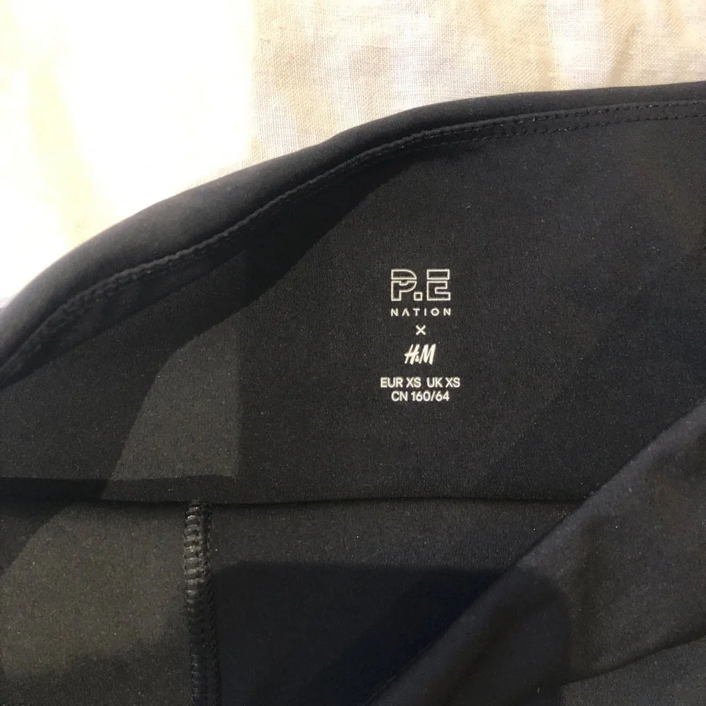 PE NATION x H&M activewear leggings - Picture 3 of 5